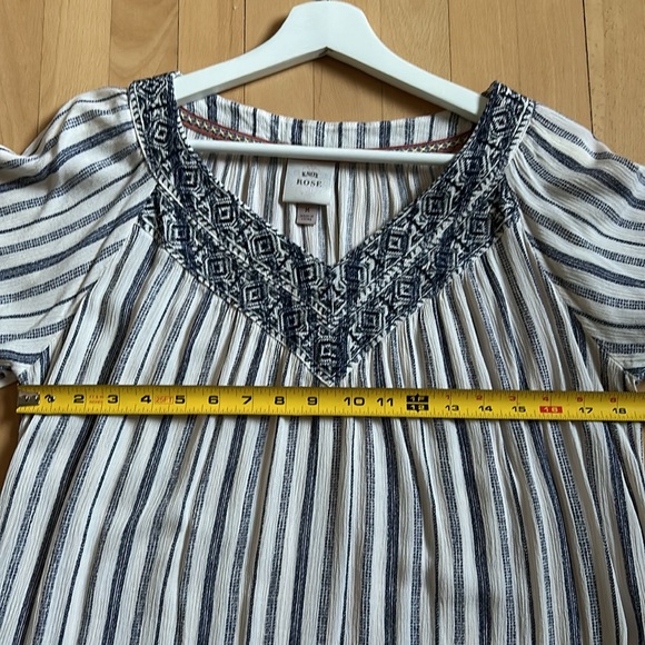 Knox Rose Embroidered Top - Picture 6 of 8